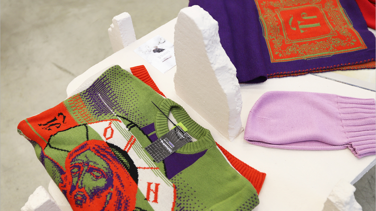 Uploading fashion pop-up store furniture design for accesories