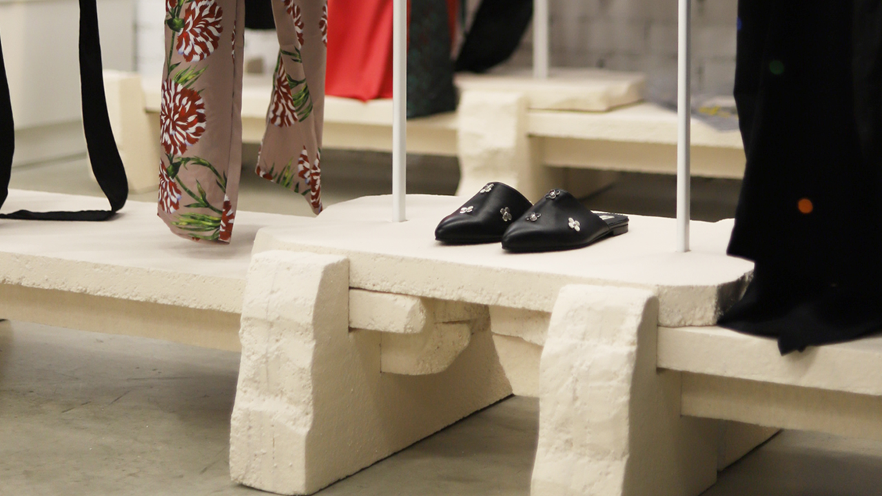 Uploading fashion pop-up store furniture design for shoes