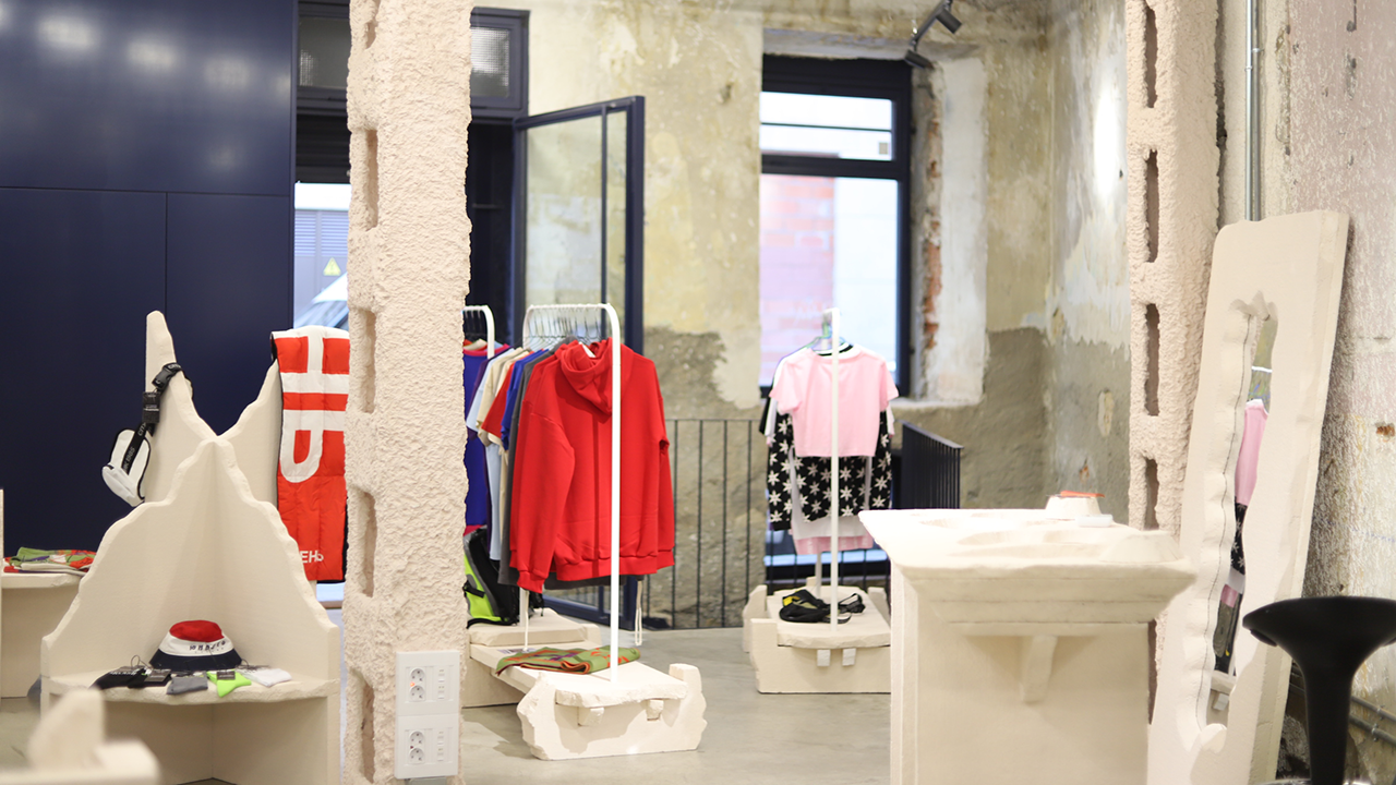 Uploading fashion pop-up store furniture design